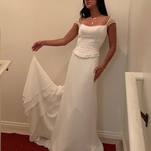 Wedding Dress Size 4. Worn once. LIKE NEW! White.